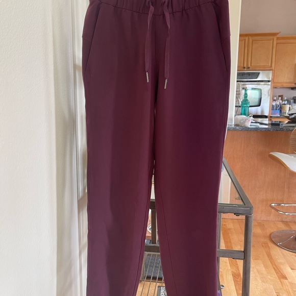 Two pairs of lulu lemon Stretch High-Rise Jogger 
Full Length. - Picture 6 of 12